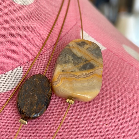 Agate stone variety on floating wires. Semi precious - Picture 4 of 5